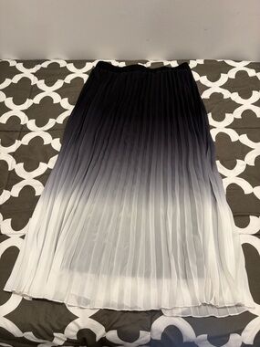 Pleated Ombre Midi Skirt - Black to White